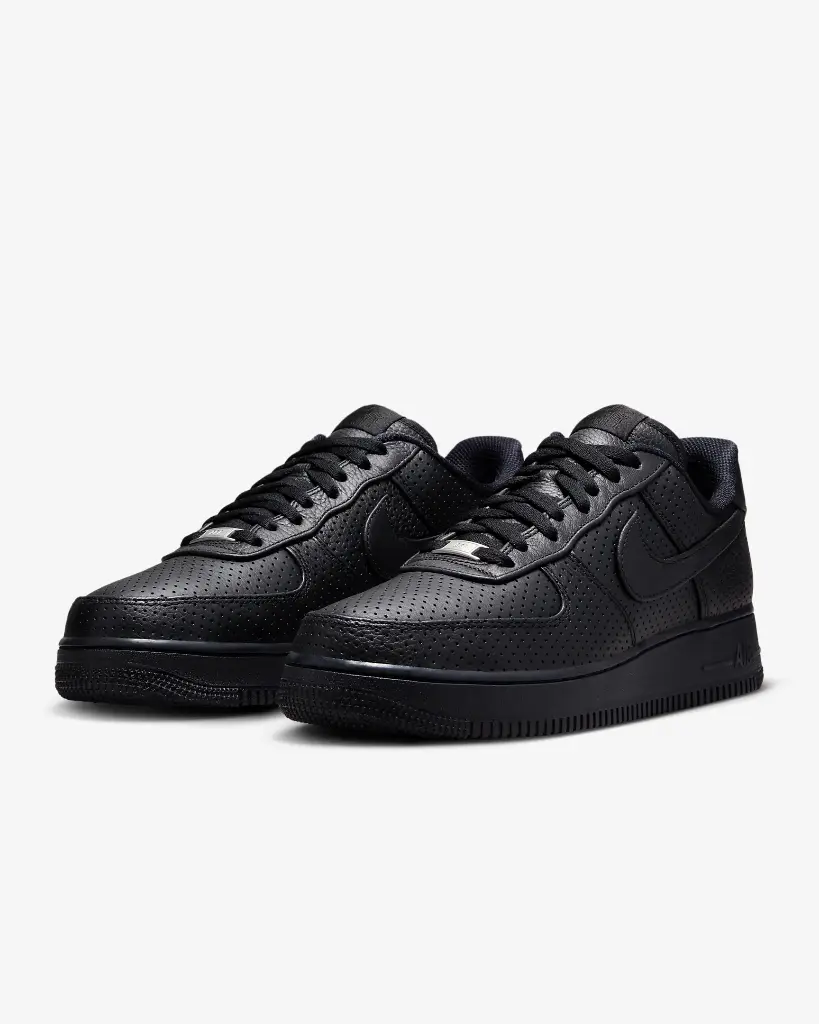 nikeairforce tripleblack4.webp